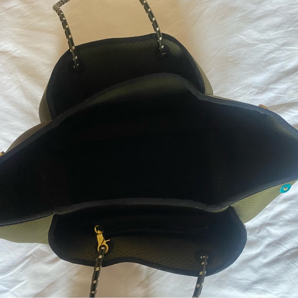 Olive green tote bag! - Picture 2 of 2